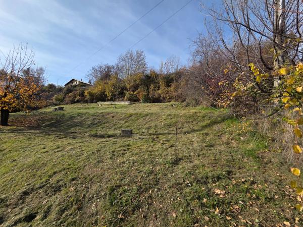 Maison à vendre maison de 5 chambres EMBRUN (05) avec grand terrain de 2000 M2,poossibilité d'y faire 2 appartements et de détacher une partie du terrain pour construction