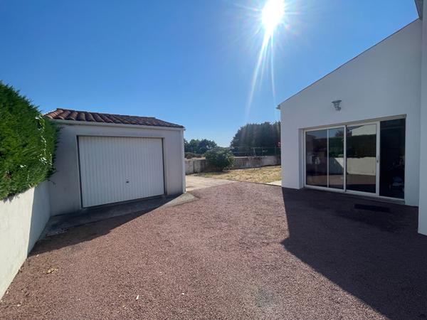 Maison 3 chambres avec véranda, garage et terrain de 578 m² - Environnement calme
