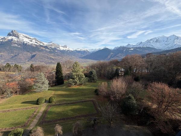 Environnement calme - tennis - parc - plan d'eau