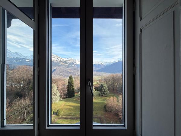 Environnement calme - tennis - parc - plan d'eau