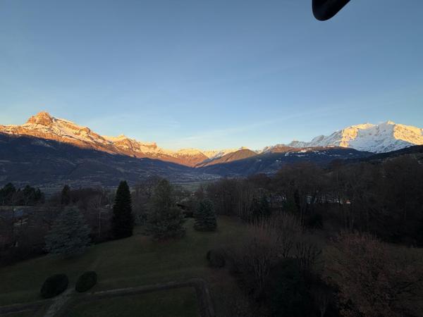 Environnement calme - tennis - parc - plan d'eau