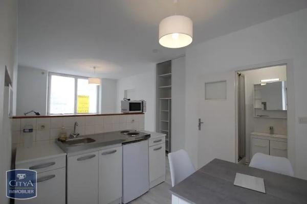 Appartement à louer 1 pièce 27.45m² Saint-Brieuc (22000)