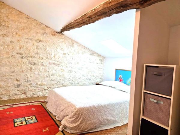 Maison en pierre au coeur du village