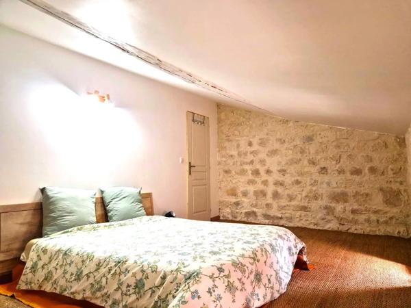 Maison en pierre au coeur du village