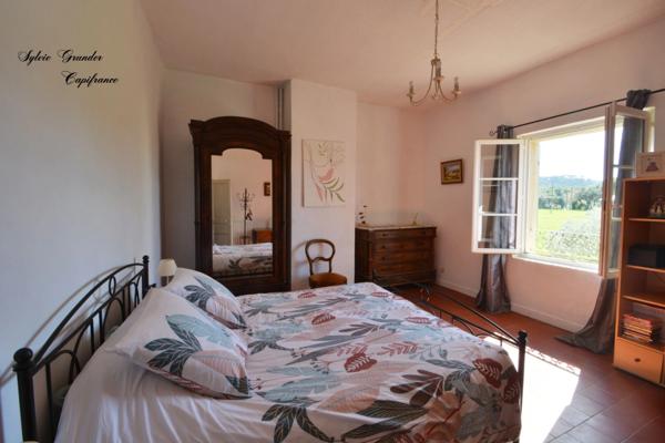 Dpt Bouches du Rhône (13), à vendre CORNILLON CONFOUX maison P15 de 455 m² dont studio 122m² - Terrain de 1 282 m²