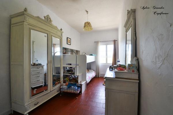 Dpt Bouches du Rhône (13), à vendre CORNILLON CONFOUX maison P15 de 455 m² dont studio 122m² - Terrain de 1 282 m²