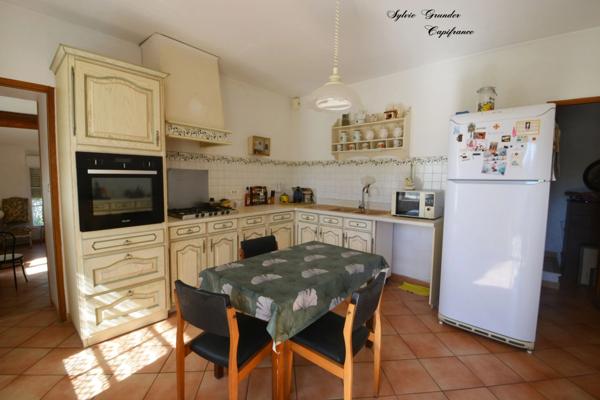 Dpt Bouches du Rhône (13), à vendre CORNILLON CONFOUX maison P15 de 455 m² dont studio 122m² - Terrain de 1 282 m²