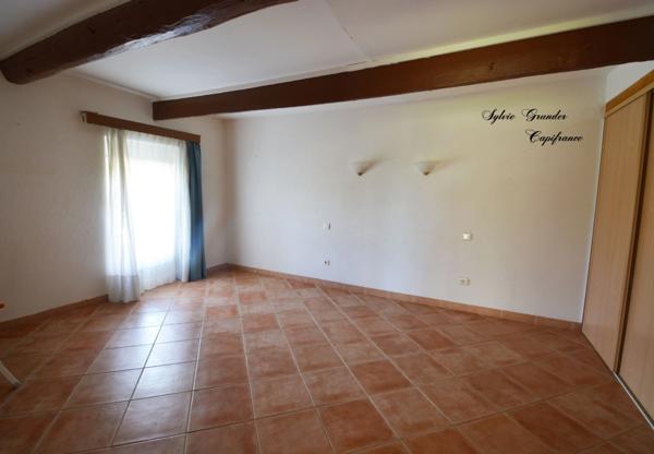 Dpt Bouches du Rhône (13), à vendre CORNILLON CONFOUX maison P15 de 455 m² dont studio 122m² - Terrain de 1 282 m²