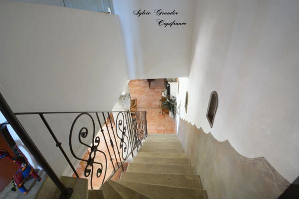 Dpt Bouches du Rhône (13), à vendre CORNILLON CONFOUX maison P15 de 455 m² dont studio 122m² - Terrain de 1 282 m²