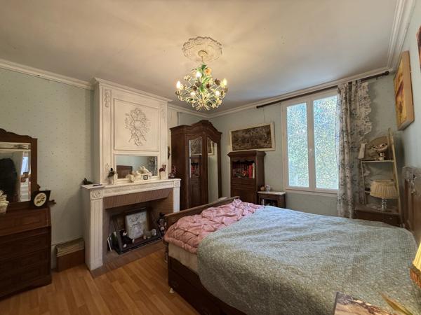 Une demeure prestigieuse offrant intimité et tranquillité derrière des portails privées
