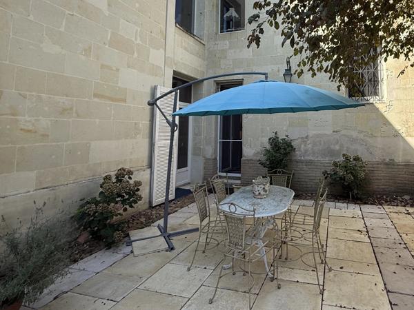Une demeure prestigieuse offrant intimité et tranquillité derrière des portails privées