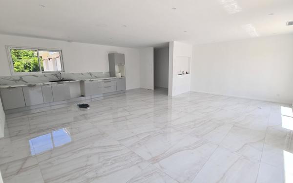 Maison à vendre    9 pièces •  Saint-André-de-Cubzac