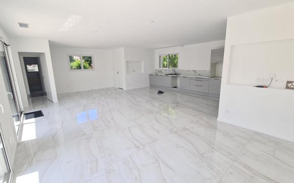 Maison à vendre    9 pièces •  Saint-André-de-Cubzac