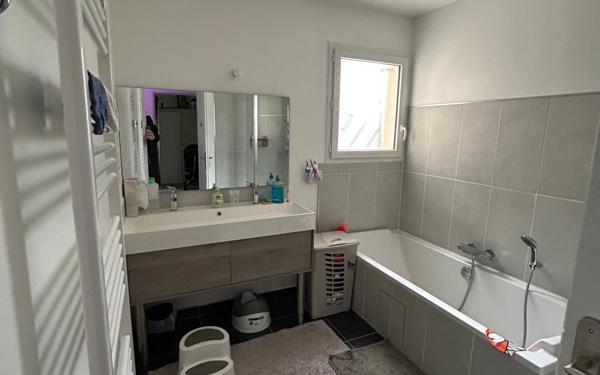 Maison à louer    6 pièces • 145 m2 Astis