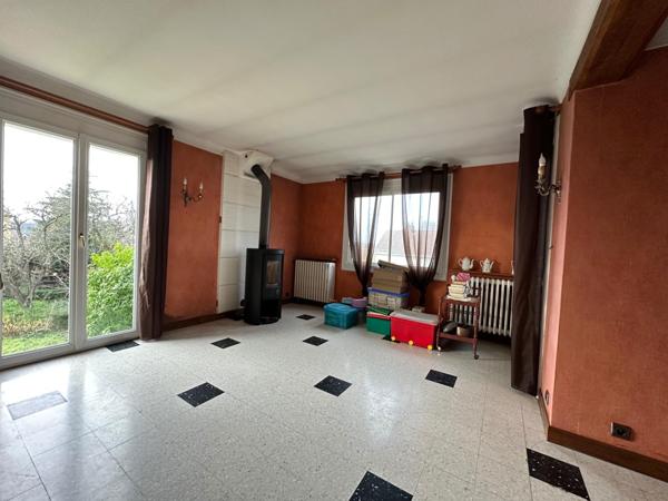 maison beaux volumes avec commerces et ecoles a proximitée