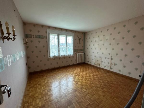 maison beaux volumes avec commerces et ecoles a proximitée