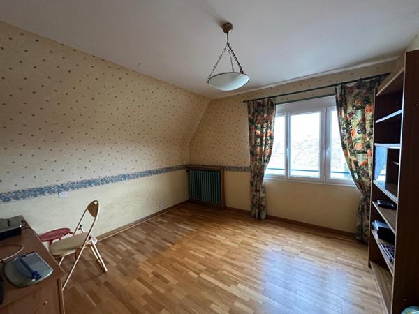 maison beaux volumes avec commerces et ecoles a proximitée