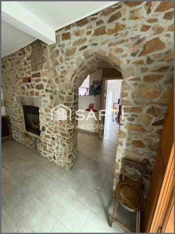 ideal grande famille, ou artisan ayant besoin d'espaces exterieurs. Nombreuses possibilités