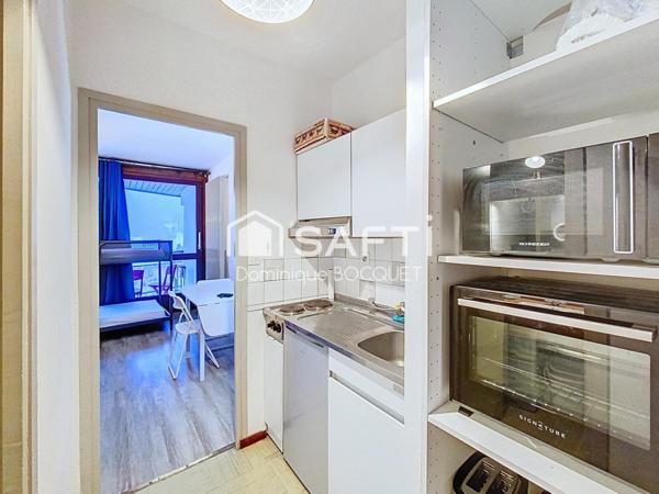 Pied des pistes, au Balcon de Villard, au 14 ème sud est, vue montagne