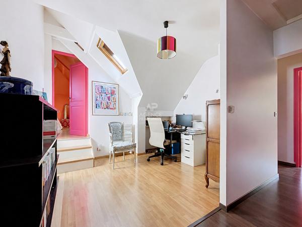 Maison CHATOU 8 pieces, 5 chambres, 188m² 936 000 € **  - Référence  162102