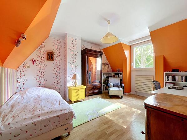 Maison CHATOU 8 pieces, 5 chambres, 188m² 936 000 € **  - Référence  162102