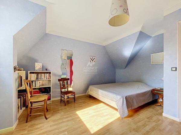 Maison CHATOU 8 pieces, 5 chambres, 188m² 936 000 € **  - Référence  162102