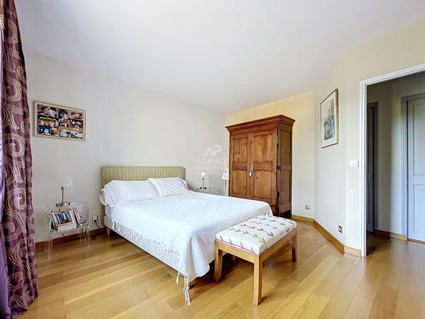 Maison CHATOU 8 pieces, 5 chambres, 188m² 936 000 € **  - Référence  162102
