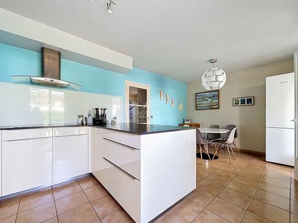 Maison CHATOU 8 pieces, 5 chambres, 188m² 936 000 € **  - Référence  162102