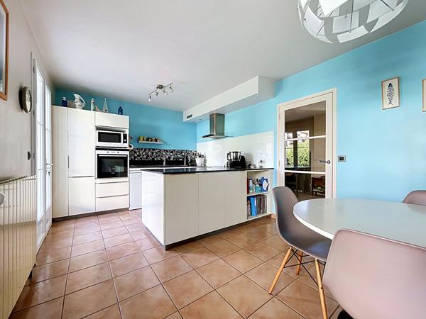 Maison CHATOU 8 pieces, 5 chambres, 188m² 936 000 € **  - Référence  162102