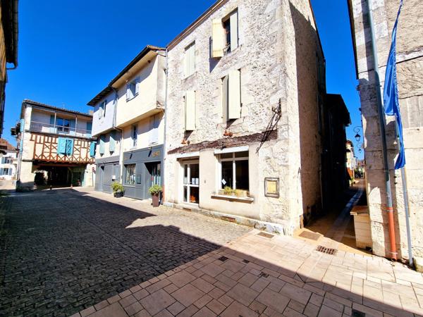 Immeuble avec local commercial et 2 studios