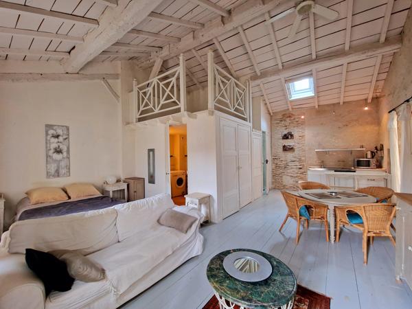 Immeuble avec local commercial et 2 studios