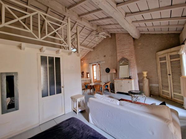 Immeuble avec local commercial et 2 studios