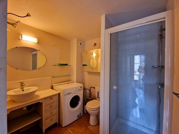 Immeuble avec local commercial et 2 studios