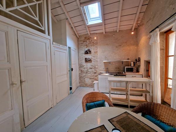 Immeuble avec local commercial et 2 studios