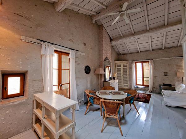 Immeuble avec local commercial et 2 studios