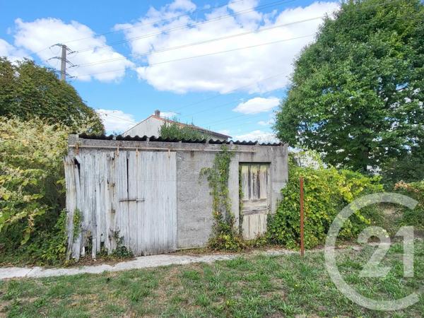 Maison à vendre  5 pièces - 100,60 m 2   SAINTES  - 17