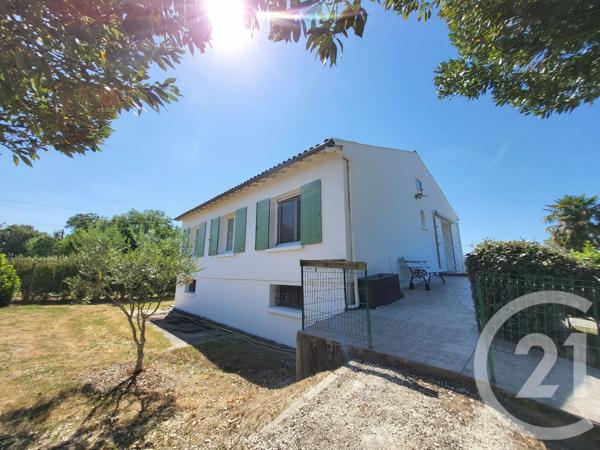 Maison à vendre  5 pièces - 100,60 m 2   SAINTES  - 17