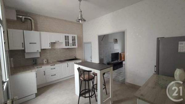 Maison à vendre  5 pièces - 100,60 m 2   SAINTES  - 17