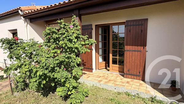 Maison à vendre  5 pièces - 100,60 m 2   SAINTES  - 17