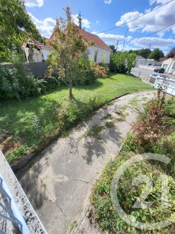 Maison à vendre  5 pièces - 100,60 m 2   SAINTES  - 17