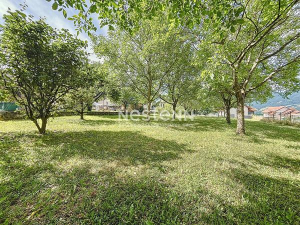 Terrain constructible d'environ 906 m², à vendre sur la commune de Versonnex