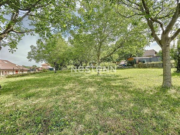 Terrain constructible d'environ 906 m², à vendre sur la commune de Versonnex