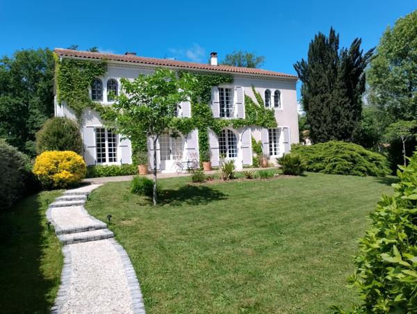 Maison
                                                                                                                                                                                                                                                                                                                        7 pièce(s)                                                                                                                                                                                                          5 chambre(s)                                                                                                                                                                                                          200  m²