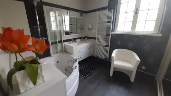 Maison
                                                                                                                                                                                                                                                                                                                        7 pièce(s)                                                                                                                                                                                                          5 chambre(s)                                                                                                                                                                                                          200  m²