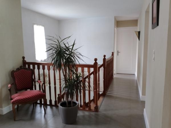 Maison
                                                                                                                                                                                                                                                                                                                        7 pièce(s)                                                                                                                                                                                                          5 chambre(s)                                                                                                                                                                                                          200  m²