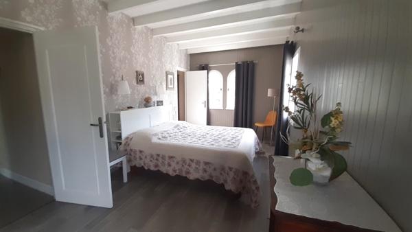 Maison
                                                                                                                                                                                                                                                                                                                        7 pièce(s)                                                                                                                                                                                                          5 chambre(s)                                                                                                                                                                                                          200  m²