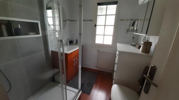 Maison
                                                                                                                                                                                                                                                                                                                        7 pièce(s)                                                                                                                                                                                                          5 chambre(s)                                                                                                                                                                                                          200  m²