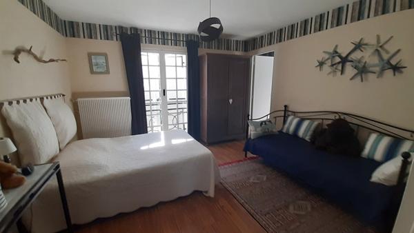 Maison
                                                                                                                                                                                                                                                                                                                        7 pièce(s)                                                                                                                                                                                                          5 chambre(s)                                                                                                                                                                                                          200  m²