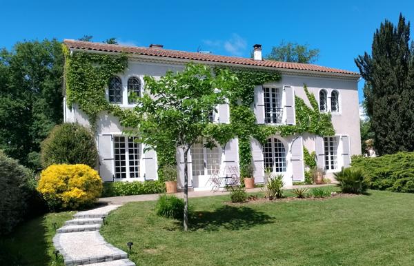 Maison
                                                                                                                                                                                                                                                                                                                        7 pièce(s)                                                                                                                                                                                                          5 chambre(s)                                                                                                                                                                                                          200  m²