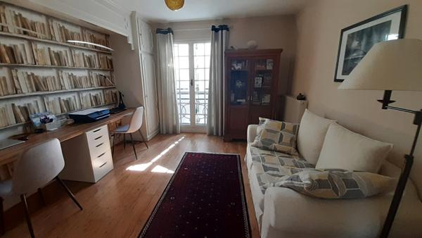Maison
                                                                                                                                                                                                                                                                                                                        7 pièce(s)                                                                                                                                                                                                          5 chambre(s)                                                                                                                                                                                                          200  m²